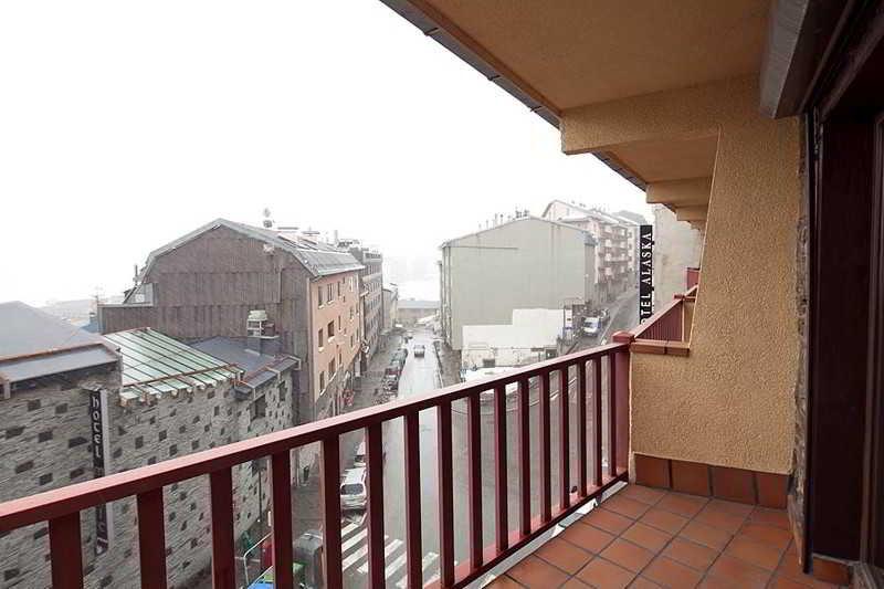 Kione Calgary Apartment Pas De La Casa Exterior photo